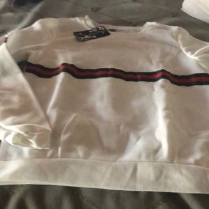 Gucci-like sweatshirt.